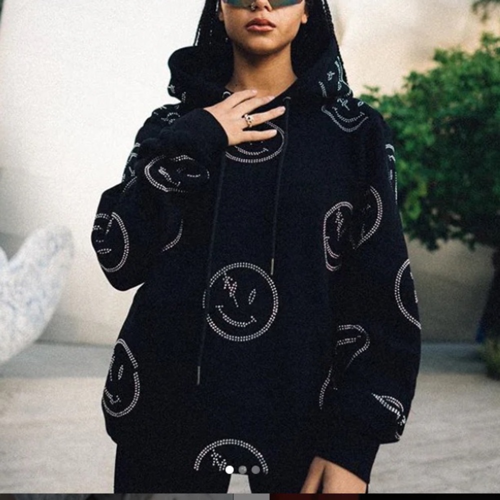 Retrovert Smiley Hoodie Black